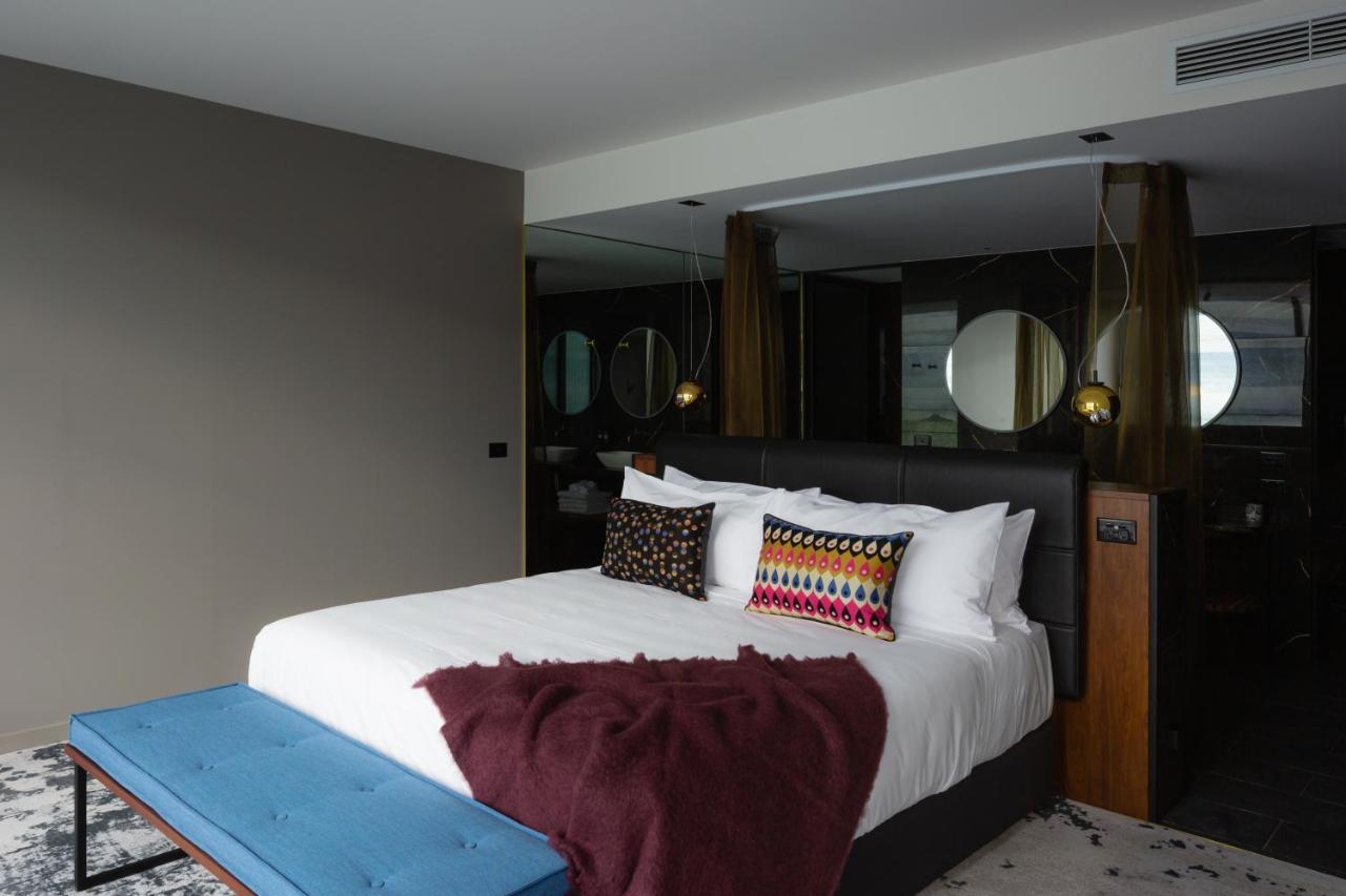 Ebb-Dunedin Exteriör bild A bedroom at the hotel