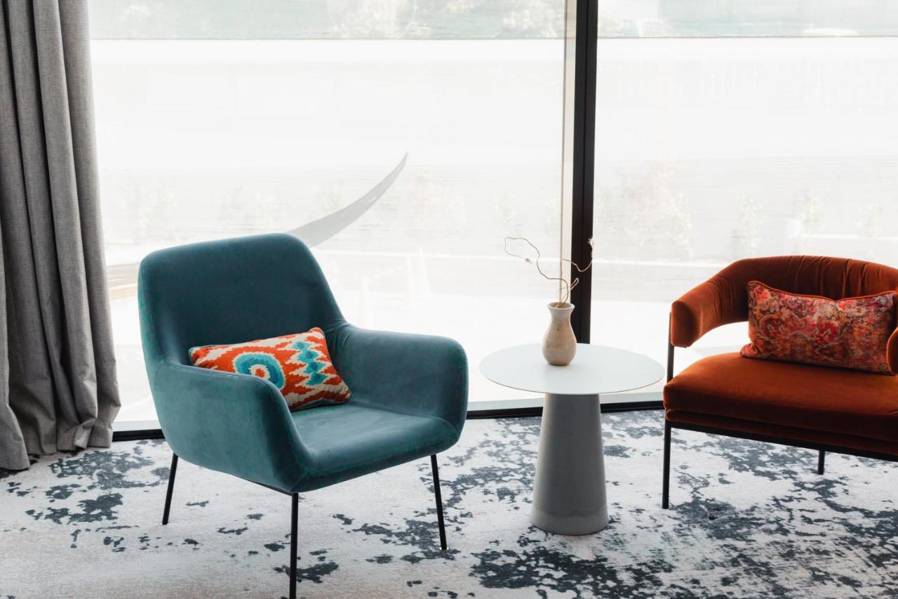 Ebb-Dunedin Exteriör bild The 1950s armchair, designed by Hans Wegner, is a classic example of Danish design.
