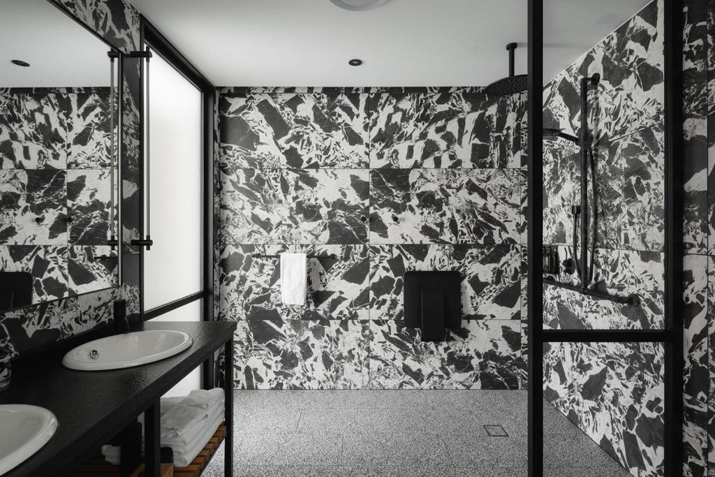Ebb-Dunedin Exteriör bild Bathroom with terrazzo tiles