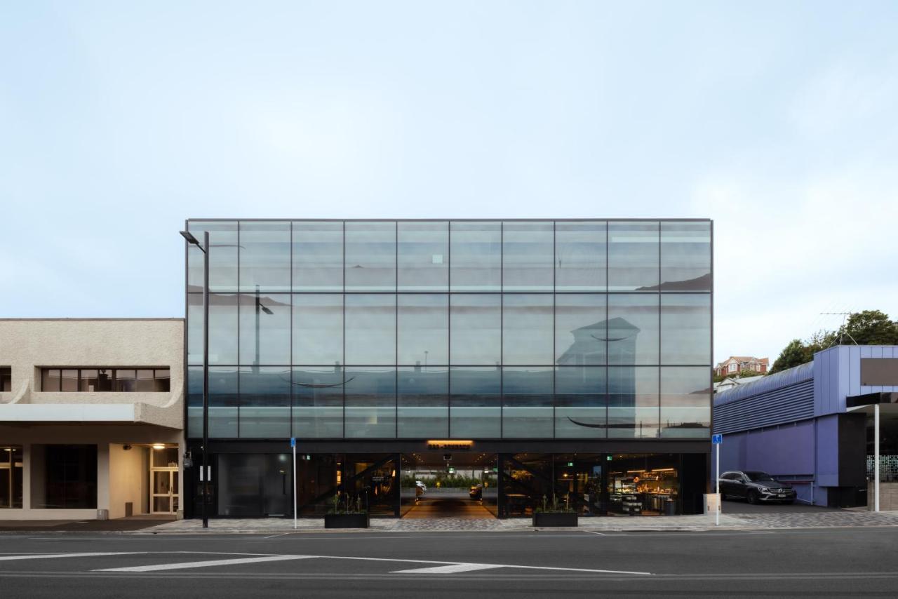 Ebb-Dunedin Exteriör bild The Glasshouse