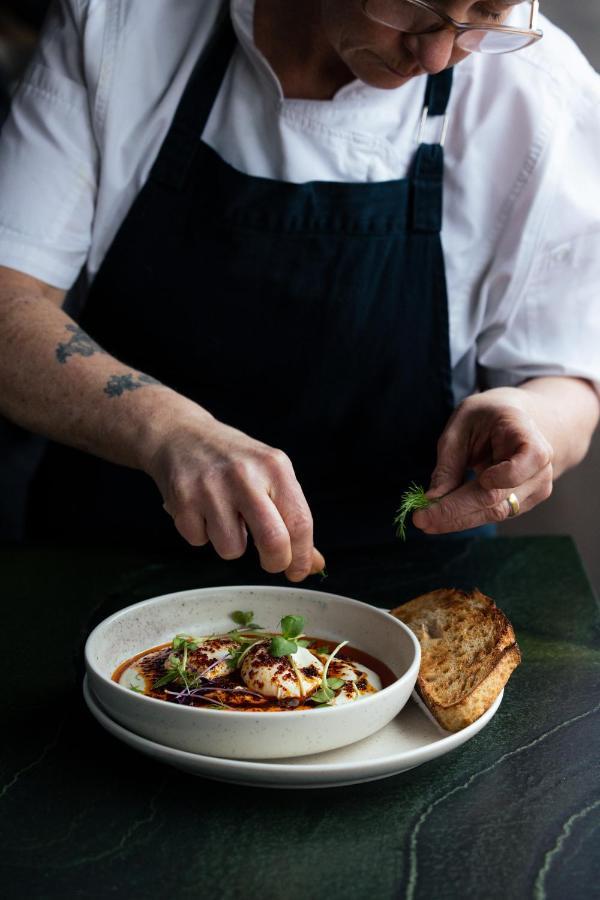 Ebb-Dunedin Exteriör bild A chef preparing a dish