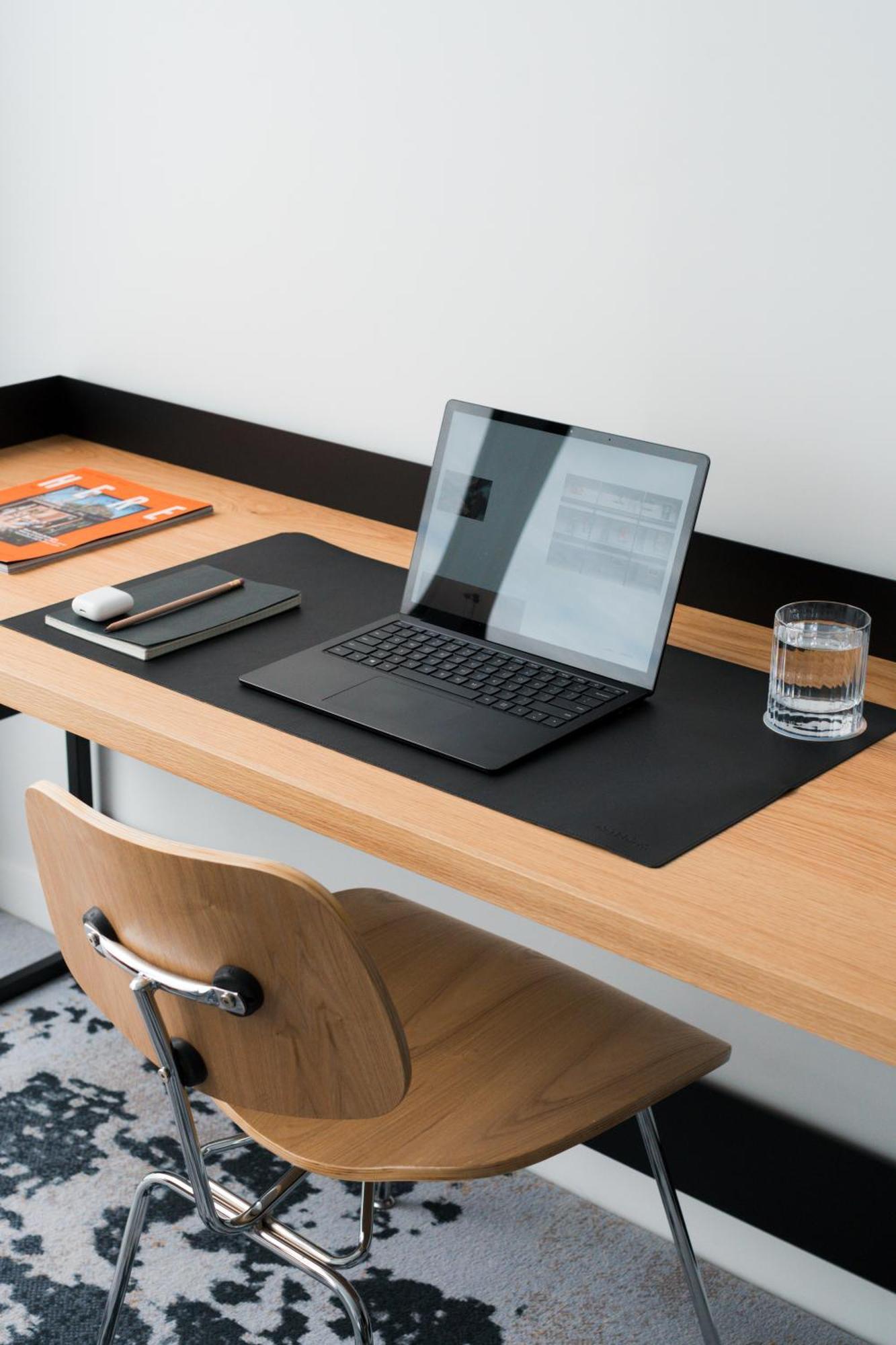Ebb-Dunedin Exteriör bild A desk pad